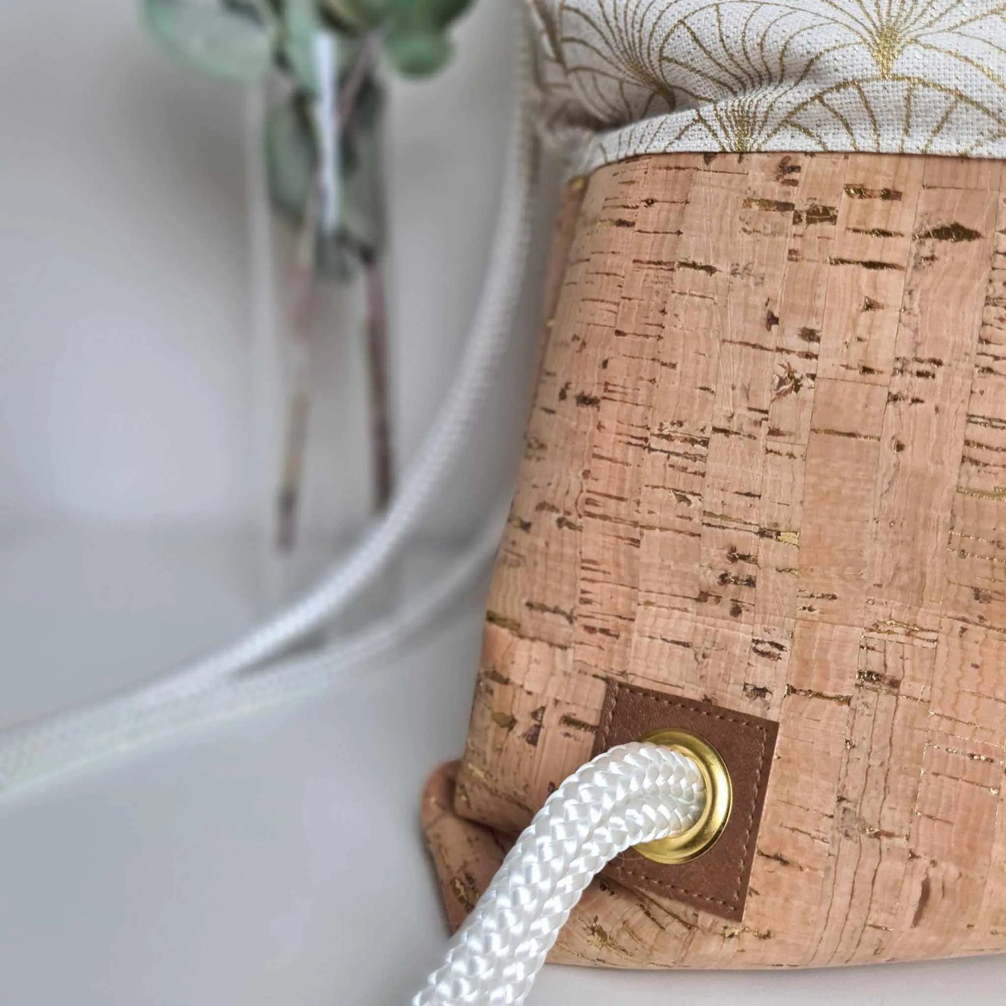 Sportbag "goldener Fächer"Der hochwertige Sport-Bag "goldener Fächer" besticht durch sein innovatives Design. Der leichte Canvasstoff mit dem Fächermuster passt perfekt zum Kork mit goldenen Sport-Bag "goldenerBöhnens