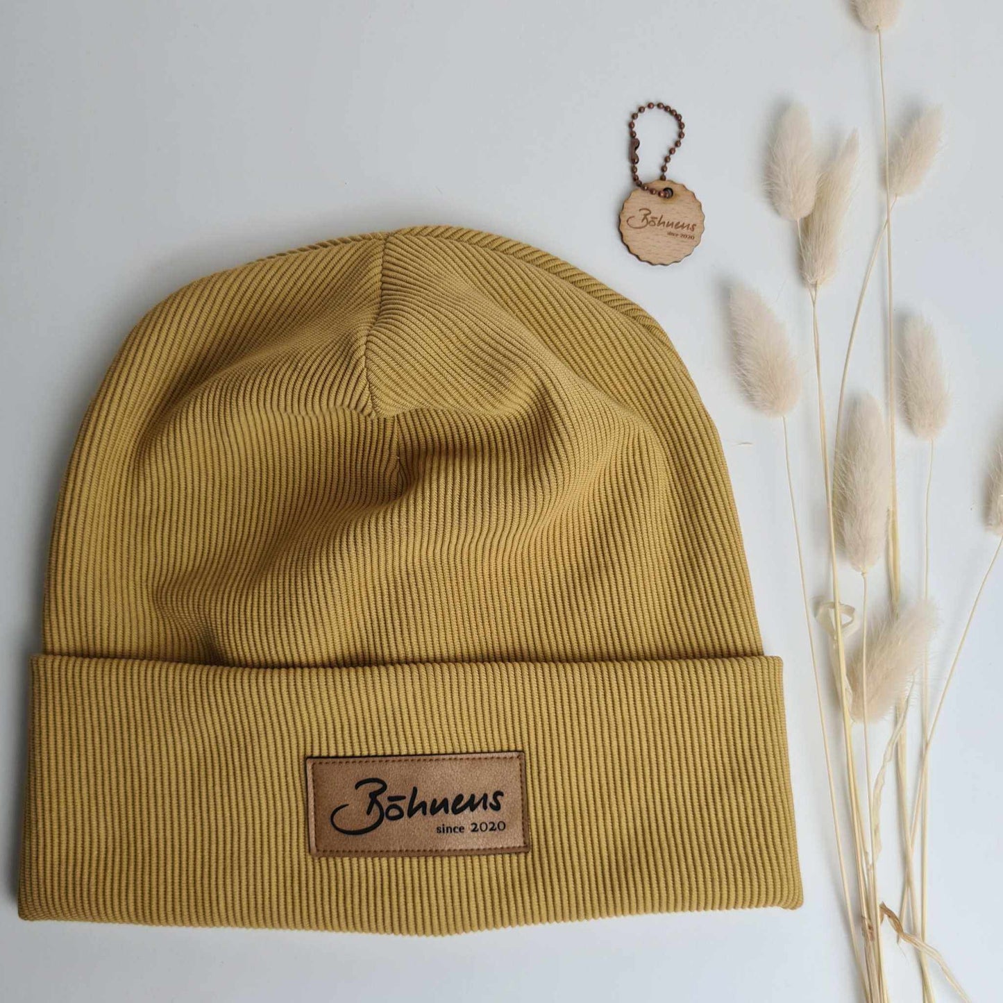 Hipster BeaniesDu bist auf der Suche nach dem coolsten Accessoire für Frauen und Männer? Dann sind unsere Hipster-Beanies genau das Richtige! Sie sind in verschiedenen Farben und GHipster BeaniesBöhnens