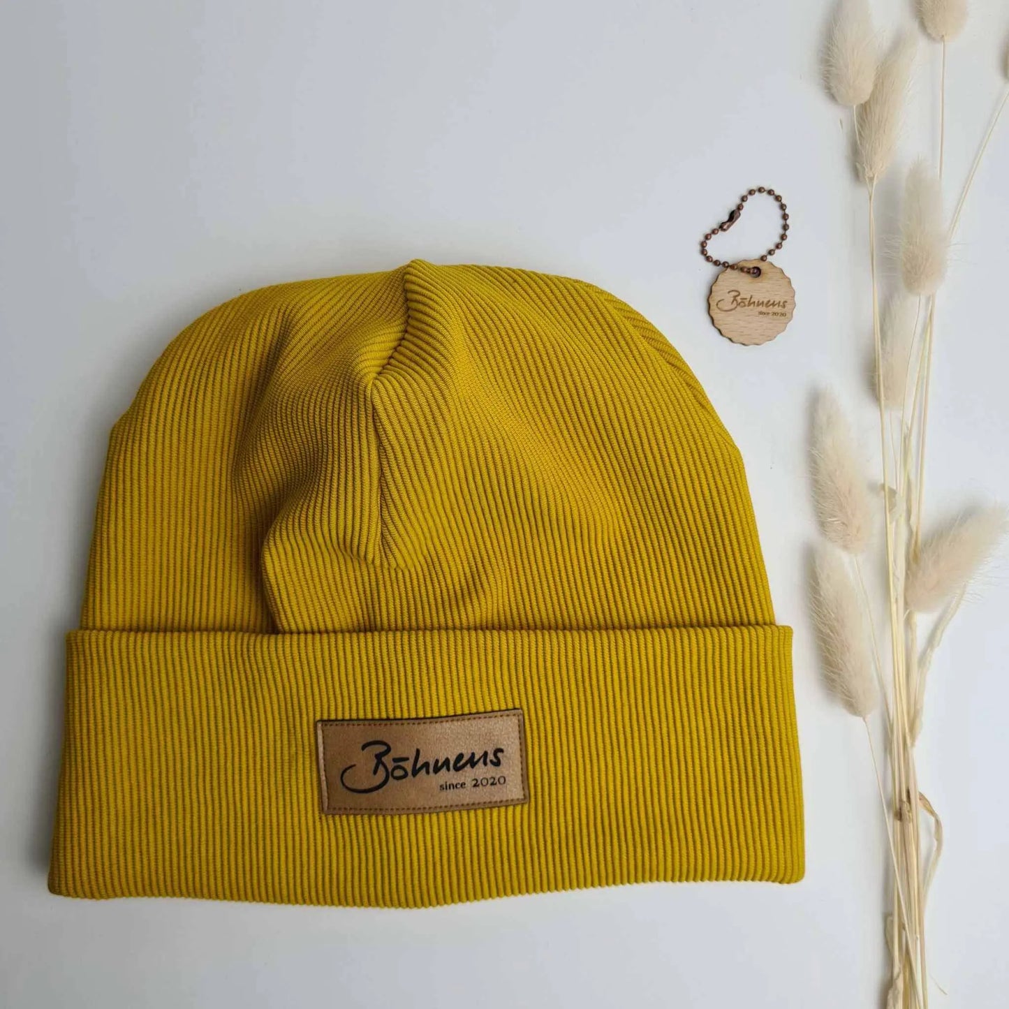 Hipster BeaniesDu bist auf der Suche nach dem coolsten Accessoire für Frauen und Männer? Dann sind unsere Hipster-Beanies genau das Richtige! Sie sind in verschiedenen Farben und GHipster BeaniesBöhnens