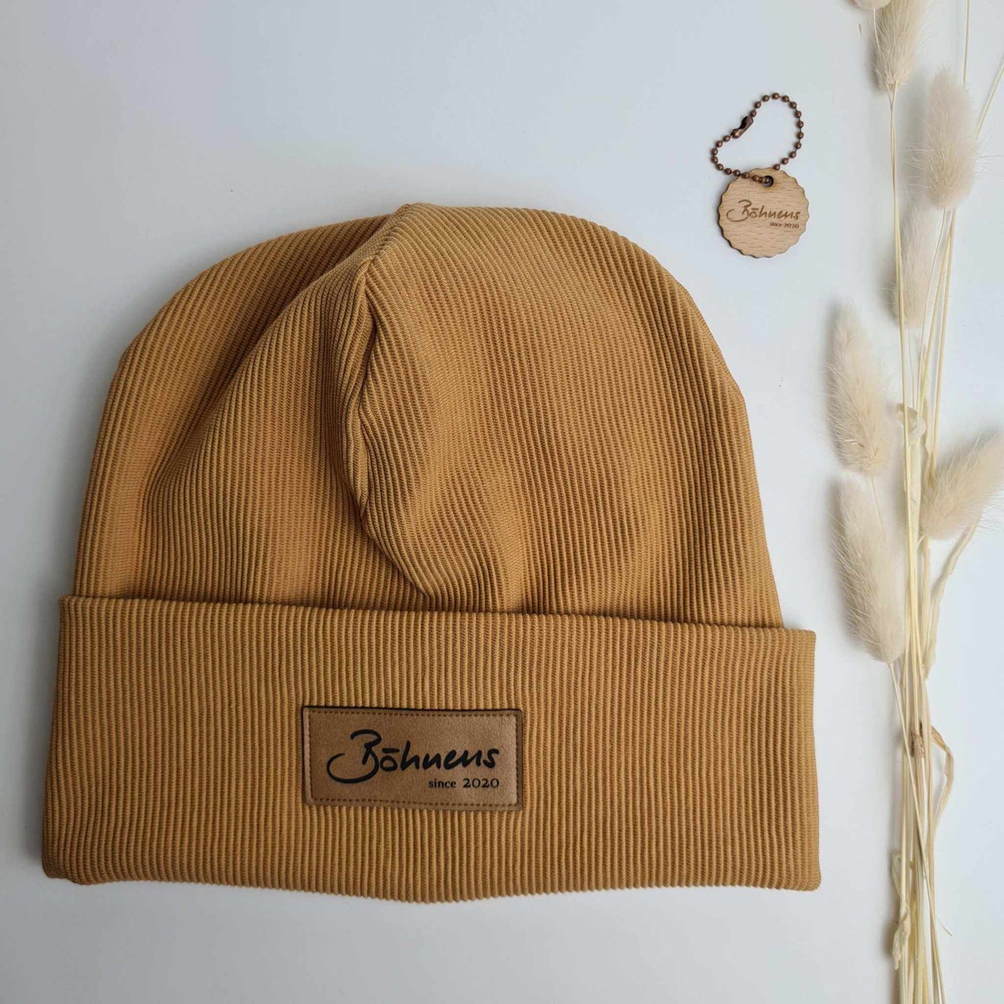Hipster BeaniesDu bist auf der Suche nach dem coolsten Accessoire für Frauen und Männer? Dann sind unsere Hipster-Beanies genau das Richtige! Sie sind in verschiedenen Farben und GHipster BeaniesBöhnens