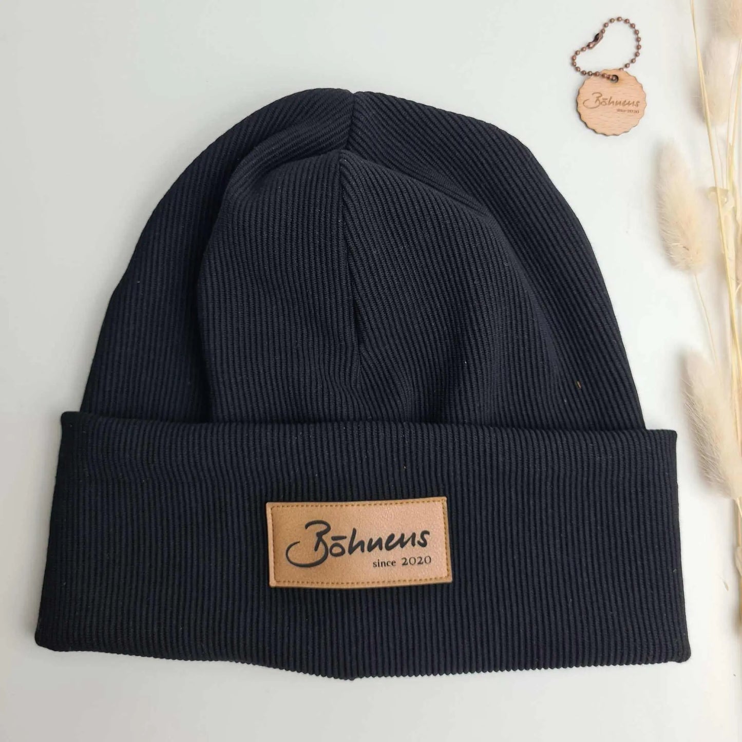 Hipster BeaniesDu bist auf der Suche nach dem coolsten Accessoire für Frauen und Männer? Dann sind unsere Hipster-Beanies genau das Richtige! Sie sind in verschiedenen Farben und GHipster BeaniesBöhnens