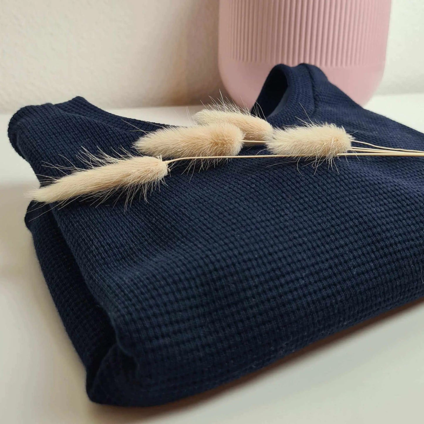 Oversize Pullover aus Waffle KnitHandgemachte Kindermode erfreut sich immer grösserer Beliebtheit. Ein besonderes Highlight ist der Oversize Pullover aus Waffle Knit, der sowohl für den lässigen LooOversize Pullover aus Waffle KnitBöhnens