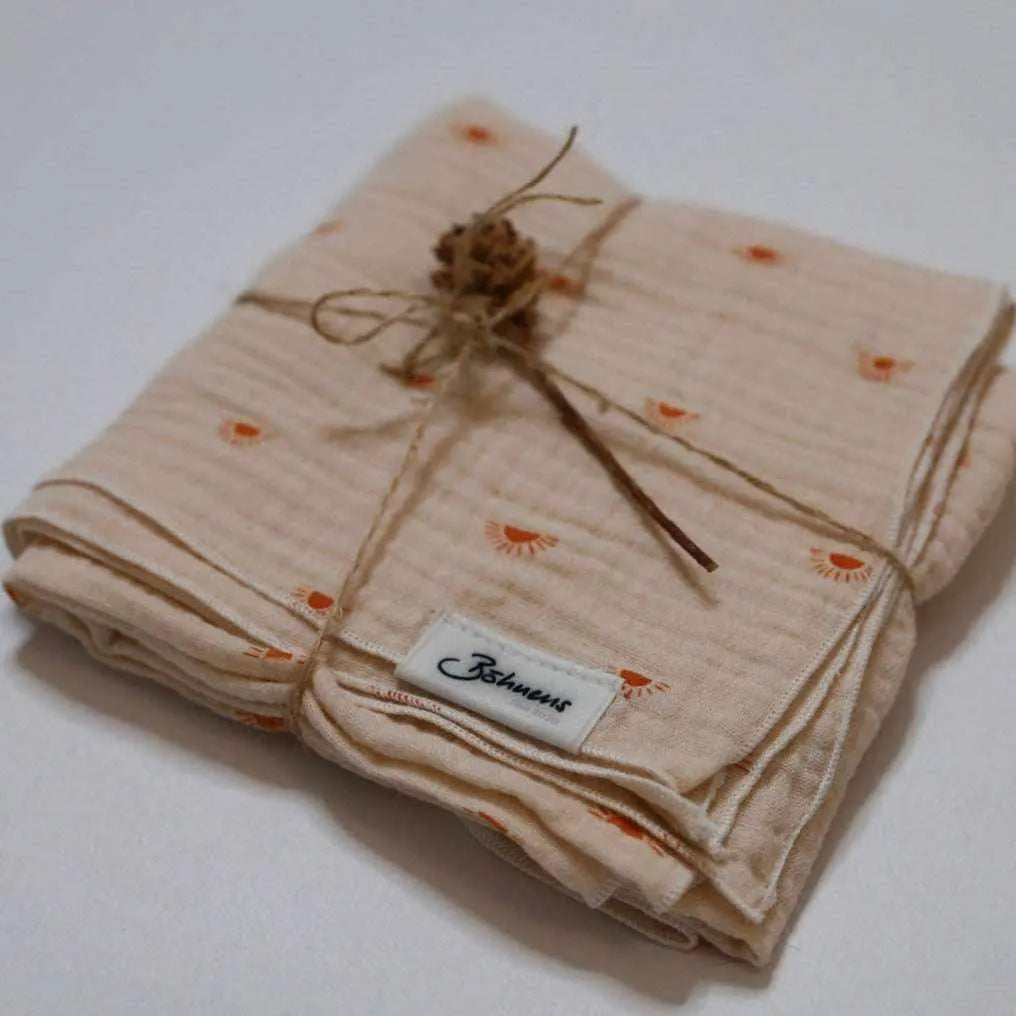 Halstuch RegenbogenUnser weicher Musselin ist einfach der perfekte Begleiter für dein Kleines! Ob als Halstuch oder als Spucktuch – es hat vielerlei Einsatzmöglichkeiten.
Grösse: 60x60Halstuch RegenbogenBöhnens