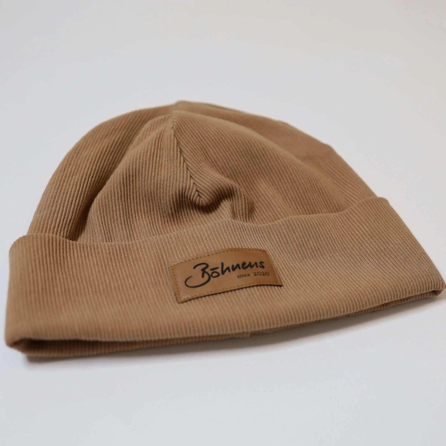 Hipster BeaniesDu bist auf der Suche nach dem coolsten Accessoire für Frauen und Männer? Dann sind unsere Hipster-Beanies genau das Richtige! Sie sind in verschiedenen Farben und GHipster BeaniesBöhnens