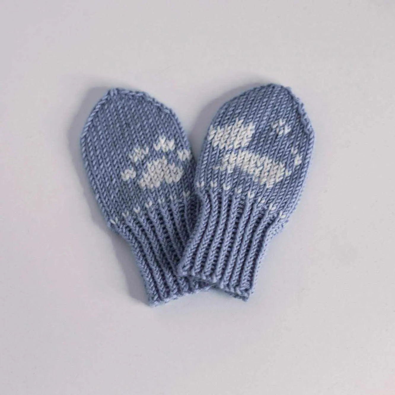 Fäustlinge Baby bis ca. 1 Jährig "Hund"Schütze dein Baby vor der Kälte mit diesen zauberhaften Fäustlingen! Handgestrickt aus weicher Merino-Wolle, geben sie nicht nur warm, sondern sind auch süss anzusehFäustlinge BabyBöhnens