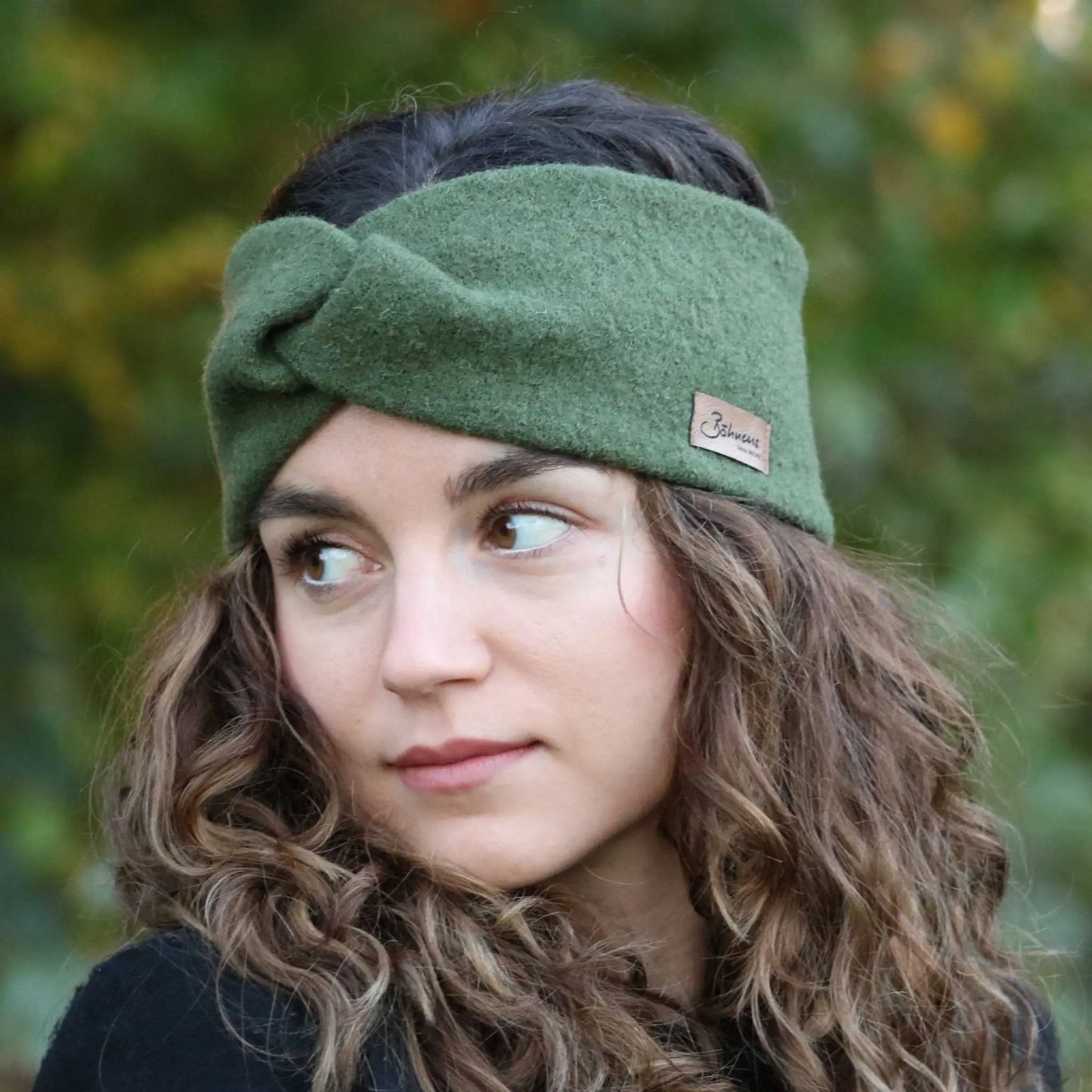 Wollwalk Stirnband in dunkelolive, warm and stylish headband for temperature balance.