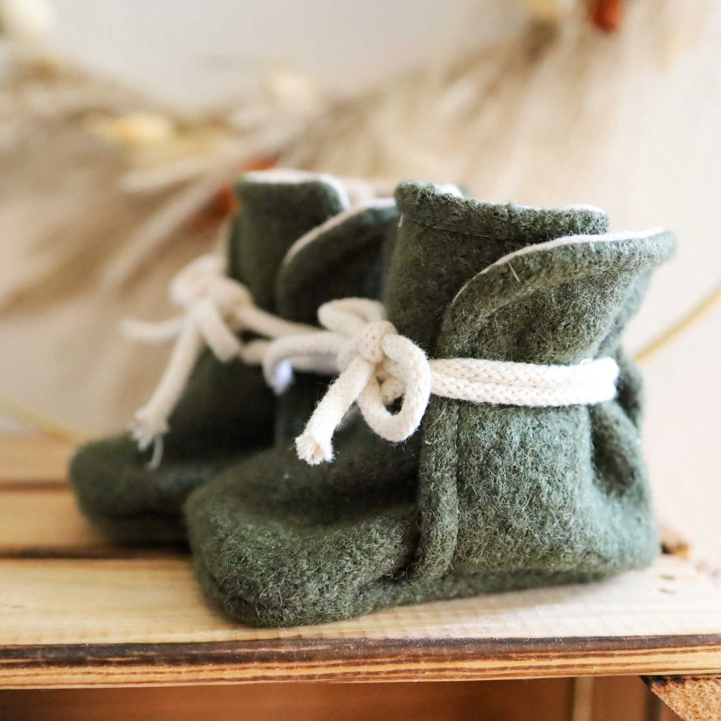 Babyschühchen aus Wollwalk "dunkelolive" Böhnens