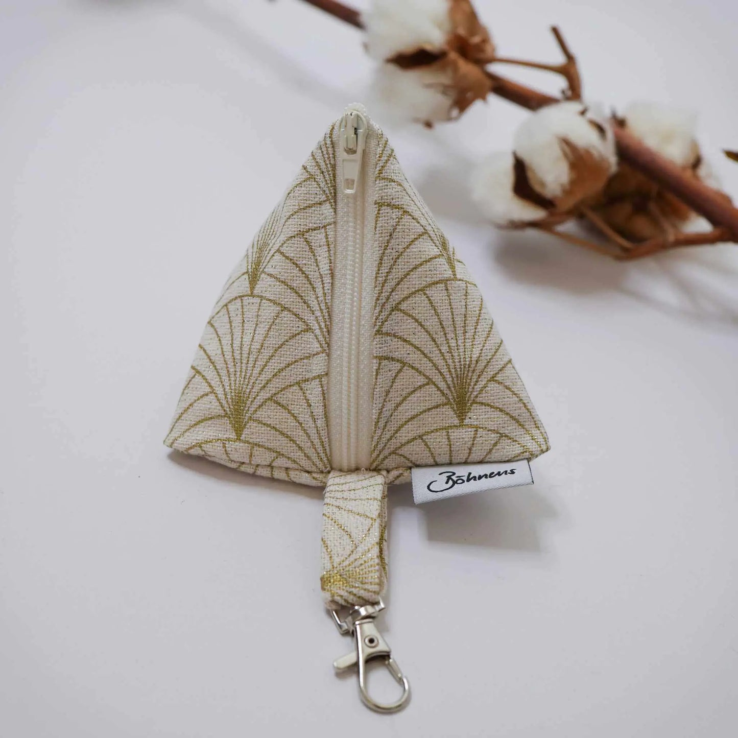 Schnickschnack-Tasche goldener Fächer, dreieckige Form, ca. 10x11cm, cremefarbener Stoff mit goldenem Muster, Schlüsselring.
