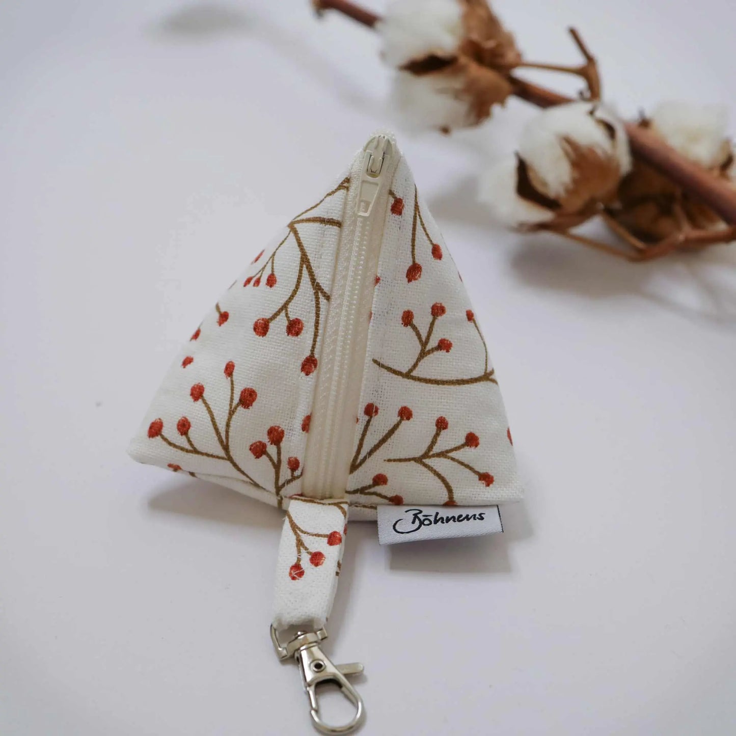 Triangular fabric pouch with berry branch design, Schnickschnack-Tasche Beerenzweig.