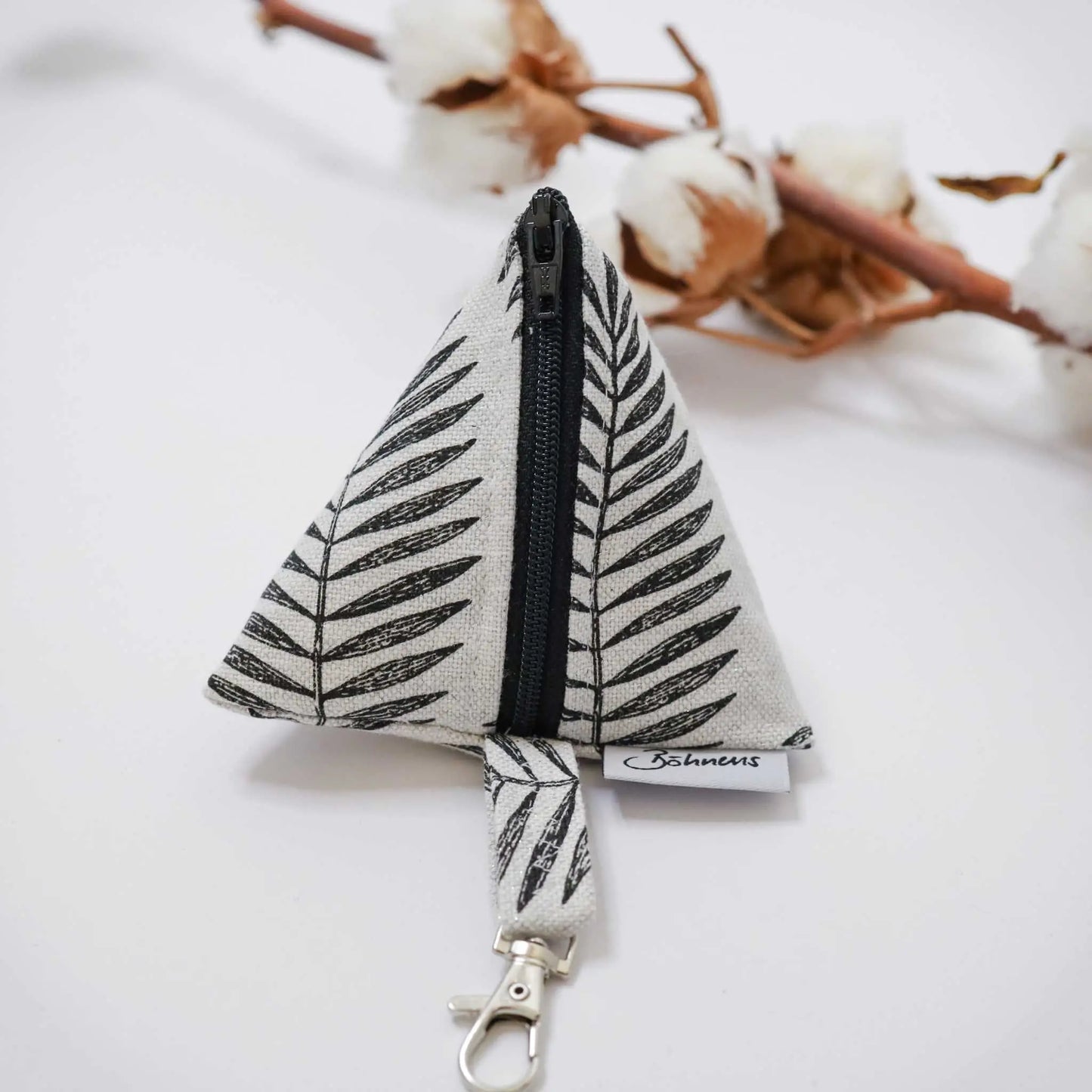 Schnickschnack-Tasche mit dunklem Fächerdesign, kompakte Größe 10x11cm.