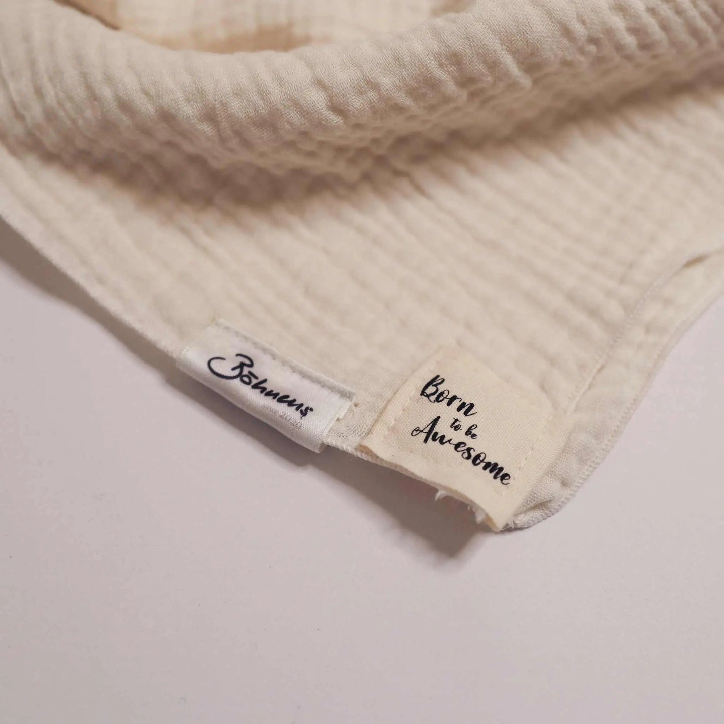 Halstuch in hellbeige, vielseitig als Halstuch oder Spucktuch, Größe 60x60cm.