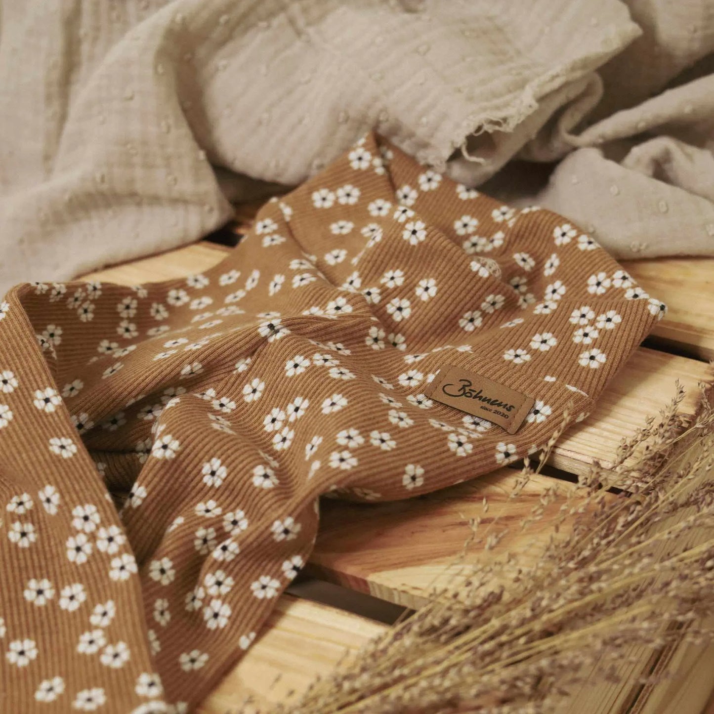 Leggings mit Blumenmuster aus RIB Jersey, bequem und vielseitig für aktive Kinder.