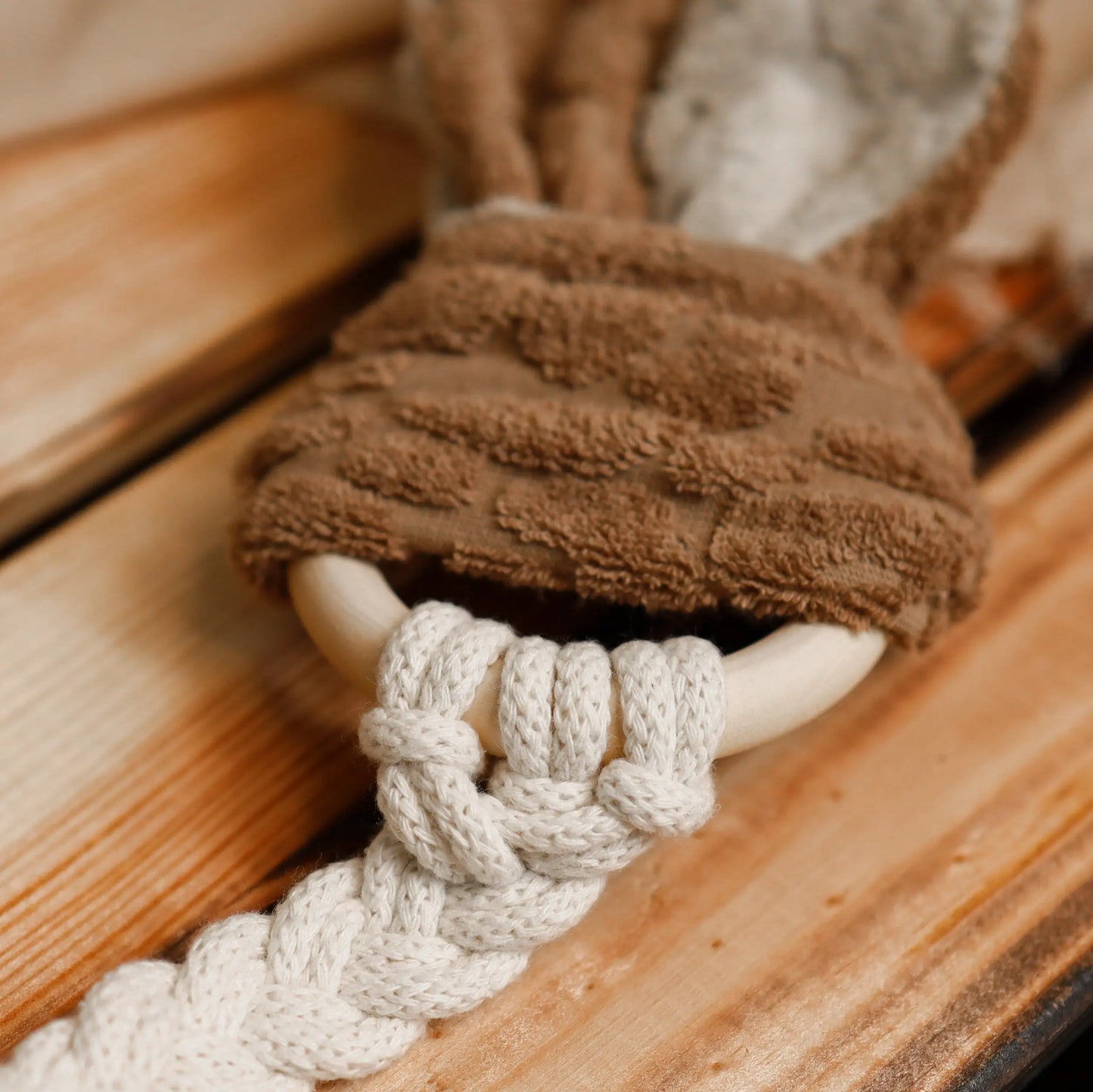 Beissring für Babys mit Knisterohren und Zopf