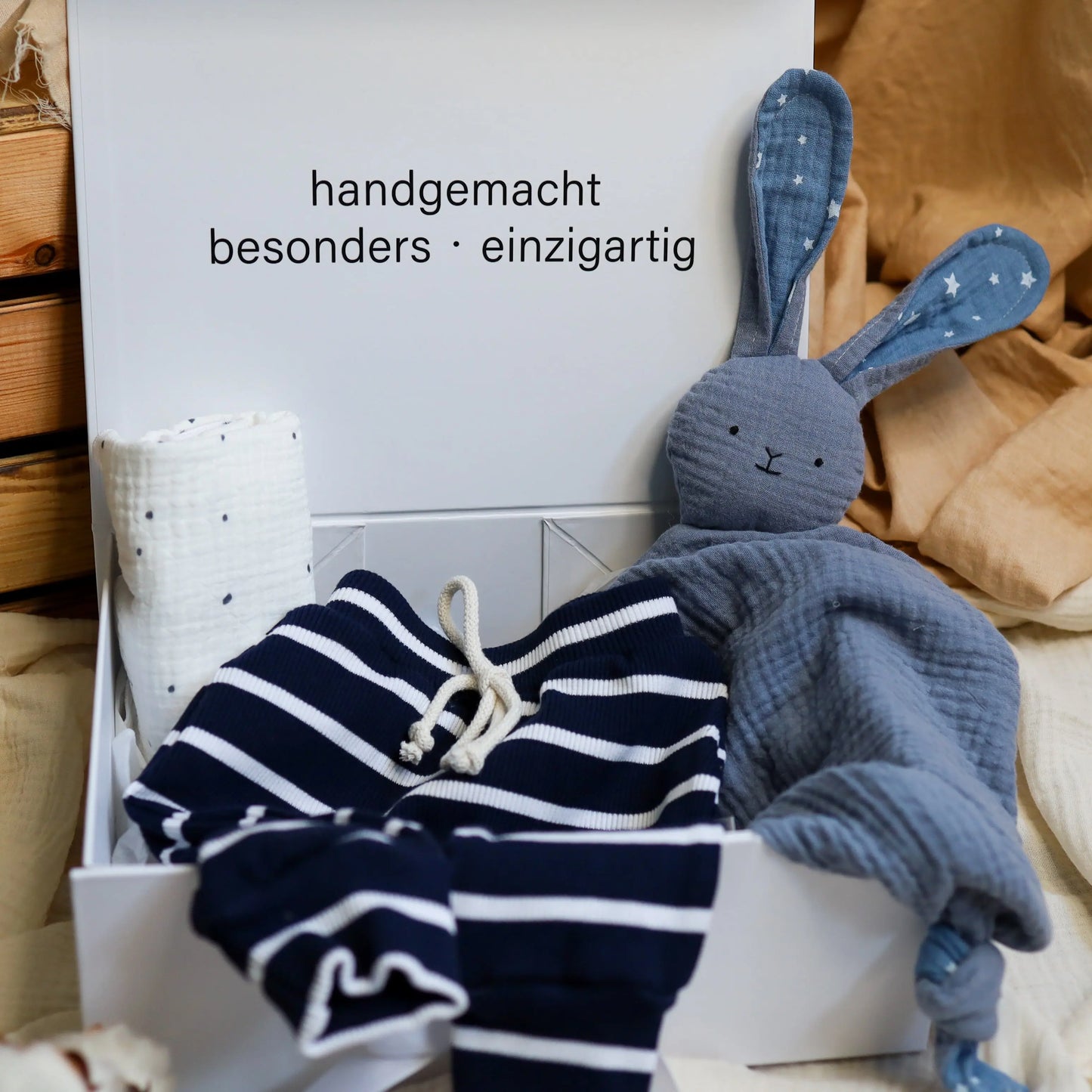 Baby Geschenkbox Hase blau with soft Nuscheli, Harem Pants, and cuddly bunny.