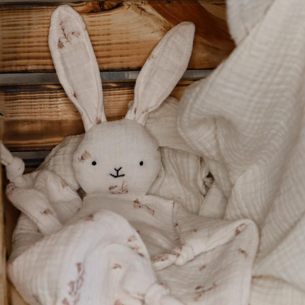 Kuschelhase mit Knisterohren mit zartem Blumenmuster Böhnens Böhnens