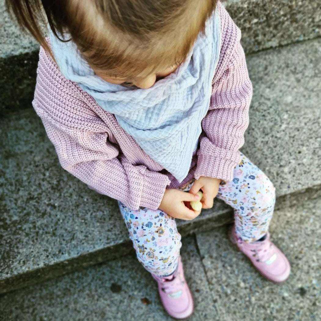 Oversize Pullover aus GrobstrickHandgemachte Kindermode erfreut sich immer grösserer Beliebtheit. Ein besonderes Highlight ist der Oversize Pullover aus Grobstrick, der sowohl für den lässigen LookOversize Pullover aus GrobstrickBöhnens