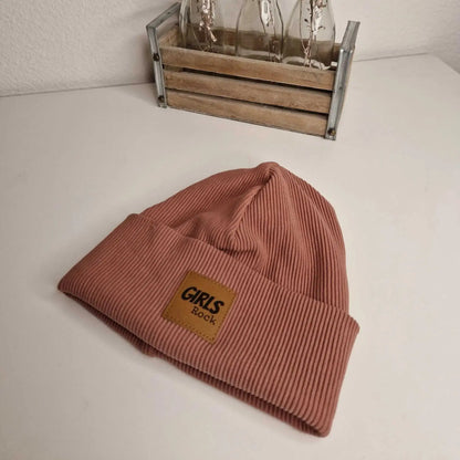 Girls rock Hipster-Beanie in size 42 for kids, perfect fall and winter accessory.