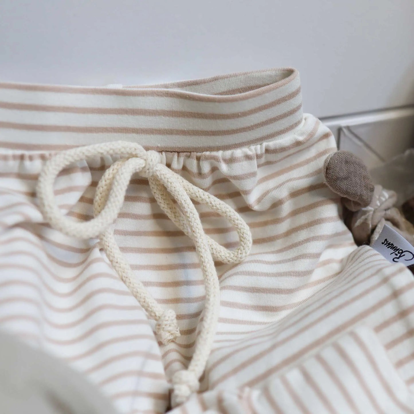 Baby Geschenkbox Hase taupe with harem pants, teething ring, and cuddly rabbit.
