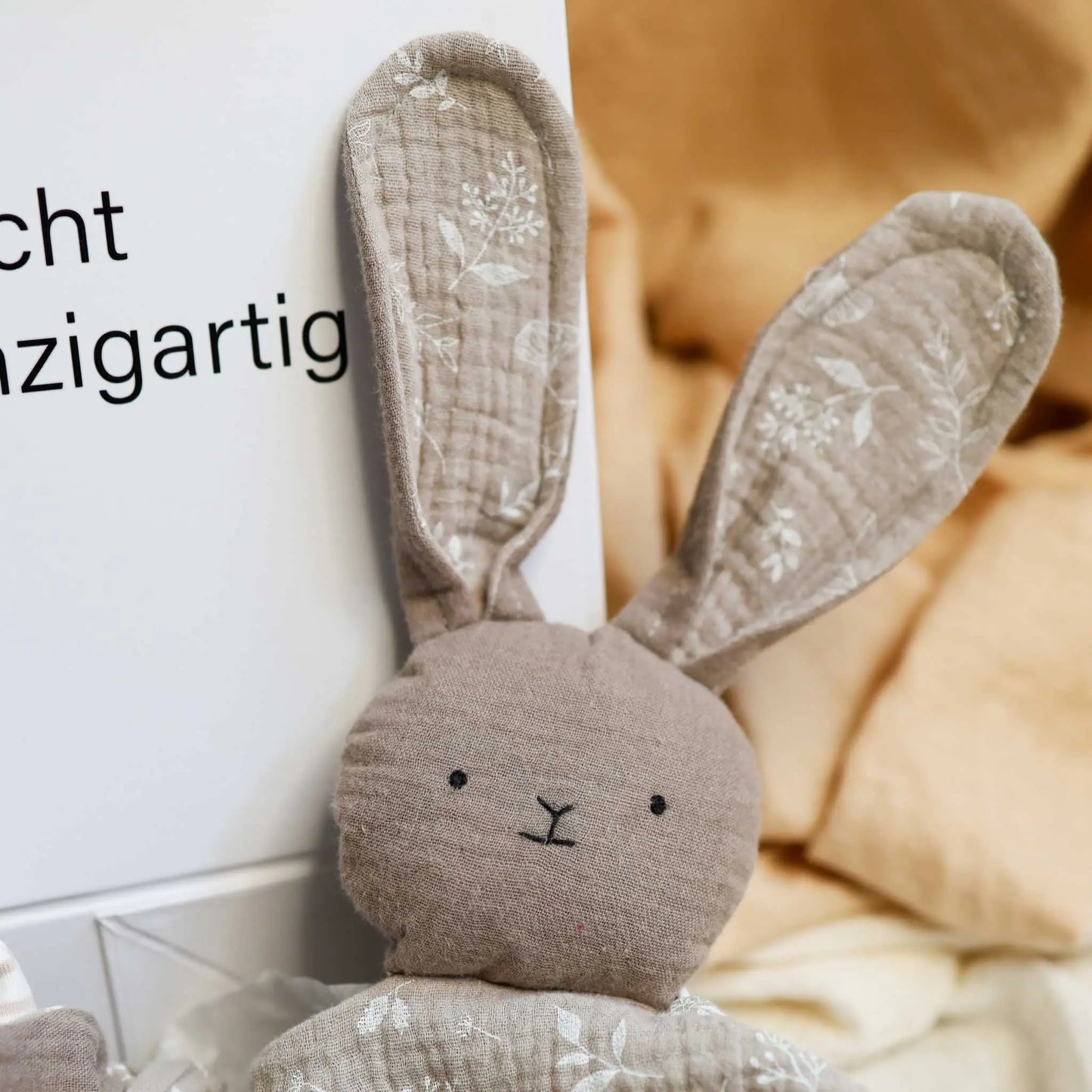 Baby Geschenkbox Hase taupe with beissring, harem pants, and cuddly rabbit with crinkle ears, perfect baby gift set.