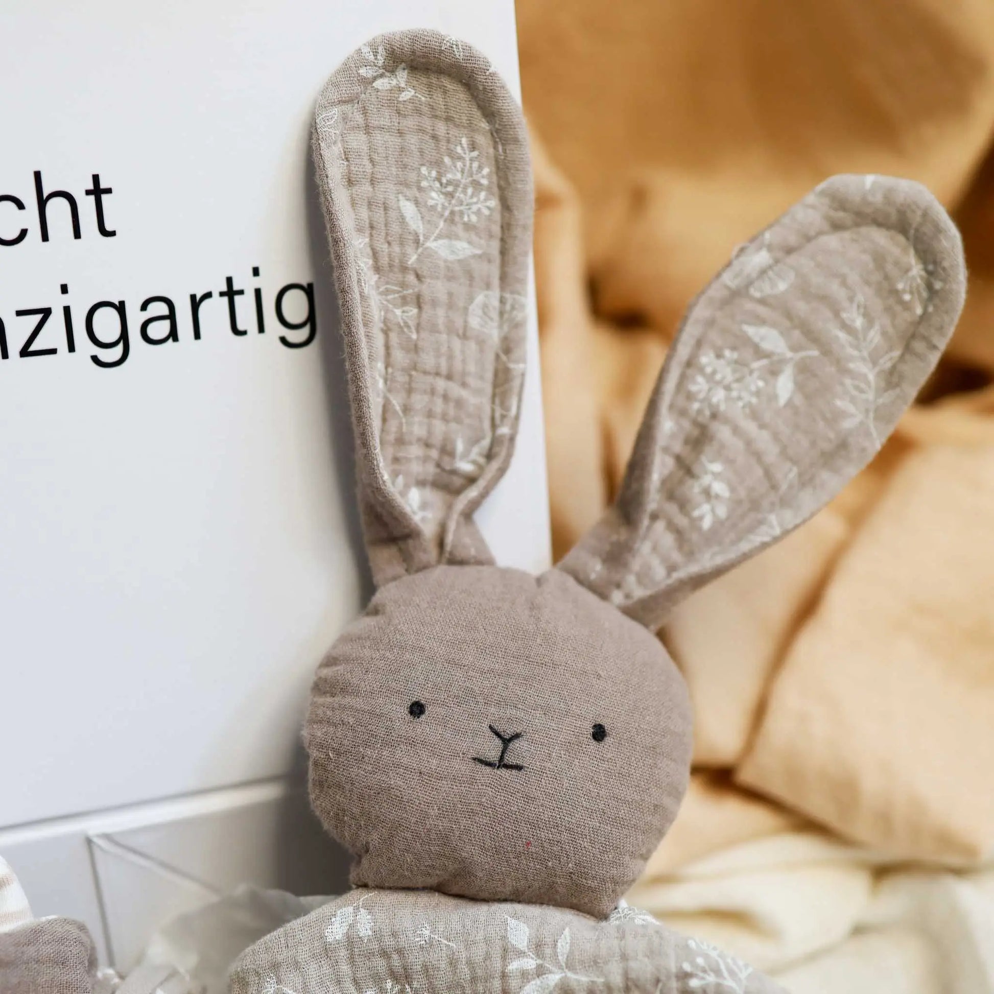 Baby Geschenkbox Hase taupe with beissring, harem pants, and cuddly rabbit with crinkle ears, perfect baby gift set.