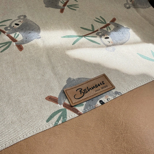 Stoffdetail Turnbeutel Canvas Koalamuster mit Kunstleder handgemacht