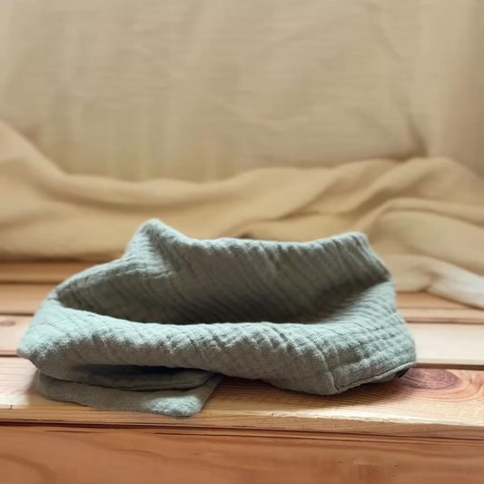 Halstuch in olive mit Druckknöpfen